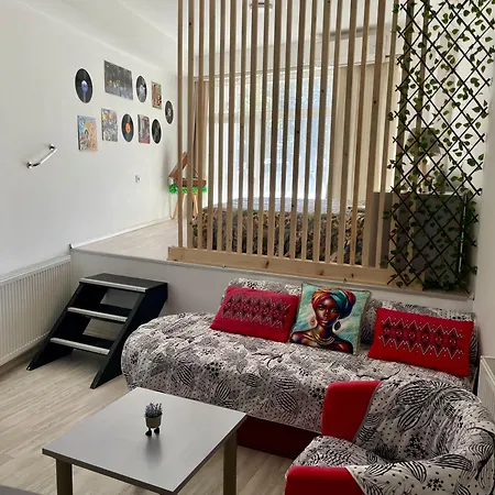 Cozy City Center Апартаменты *